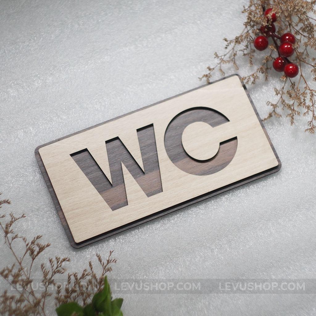 Bảng gỗ WC dán tường có mũi tên chỉ hướng nhà vệ sinh LEVU-TL06