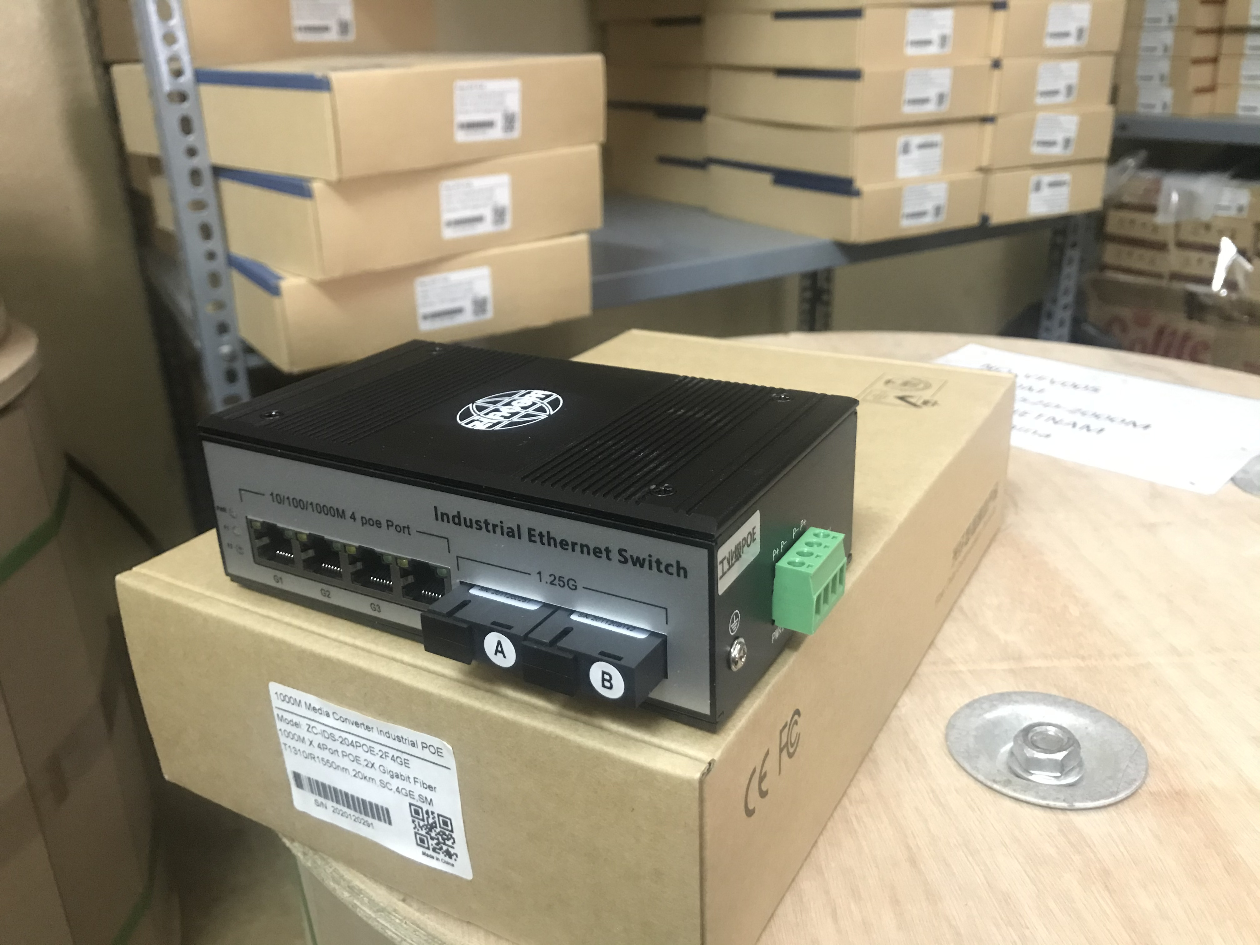 Thiết bị chuyển mạch công nghiệp, Switch POE công nghiệp 4 ports POE 1000M, 2 ports FIBER 1000M 20KM - hàng chính hãng ZINCOM