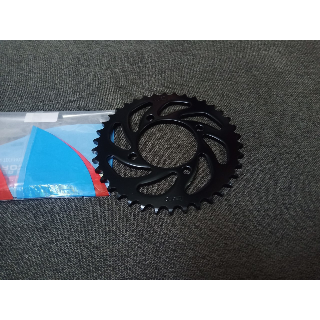 Dĩa cho xe máy recto exciter 135 tặng 1 nhông và tặng 1 cặp bao tay luôn