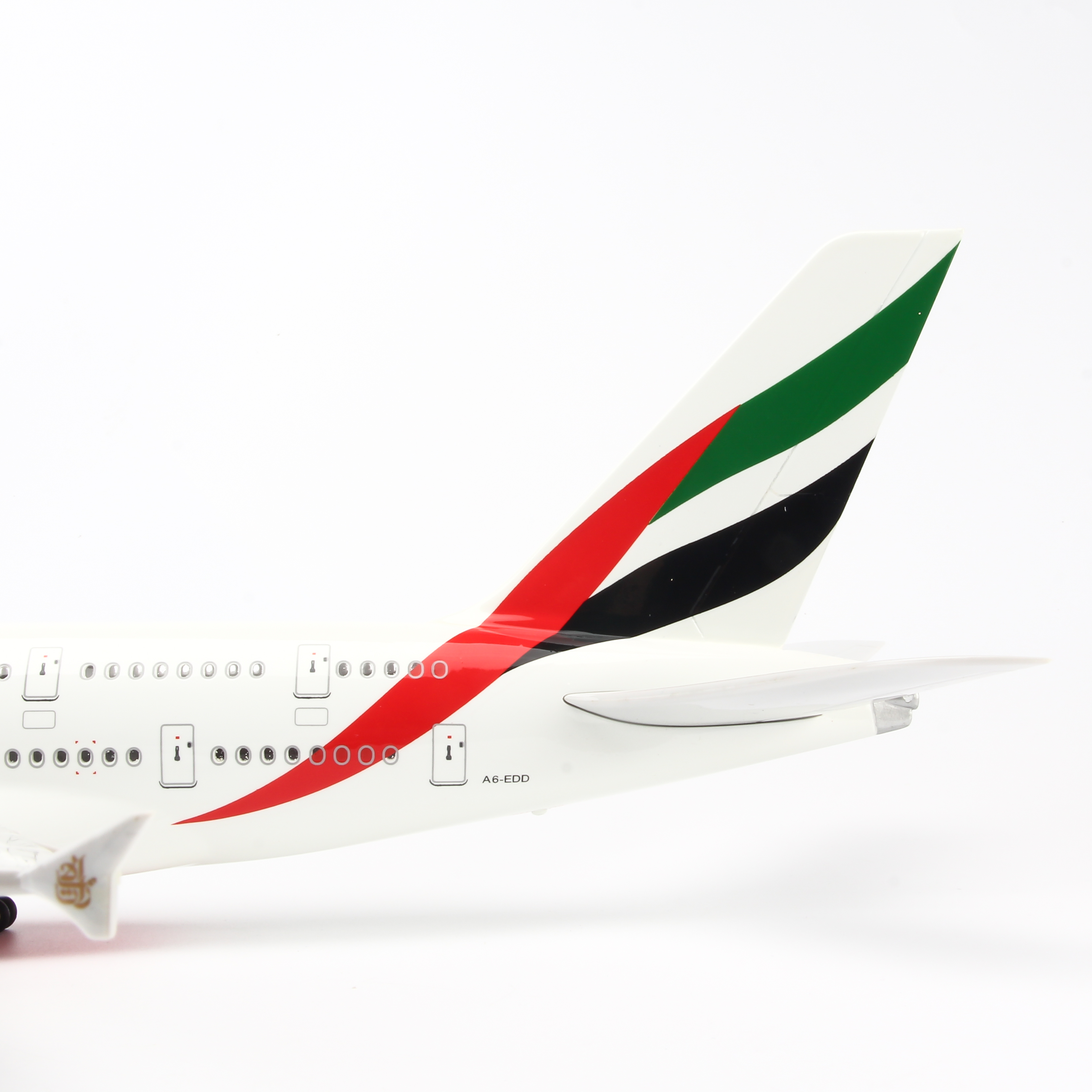 Mô hình máy bay Emirates Airbus A380 lắp ráp có đèn 47cm MBMH46