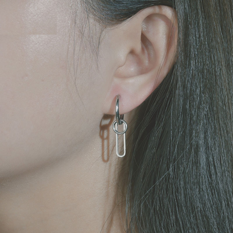 Đôi bông tai xích con nhộn lạ mắt