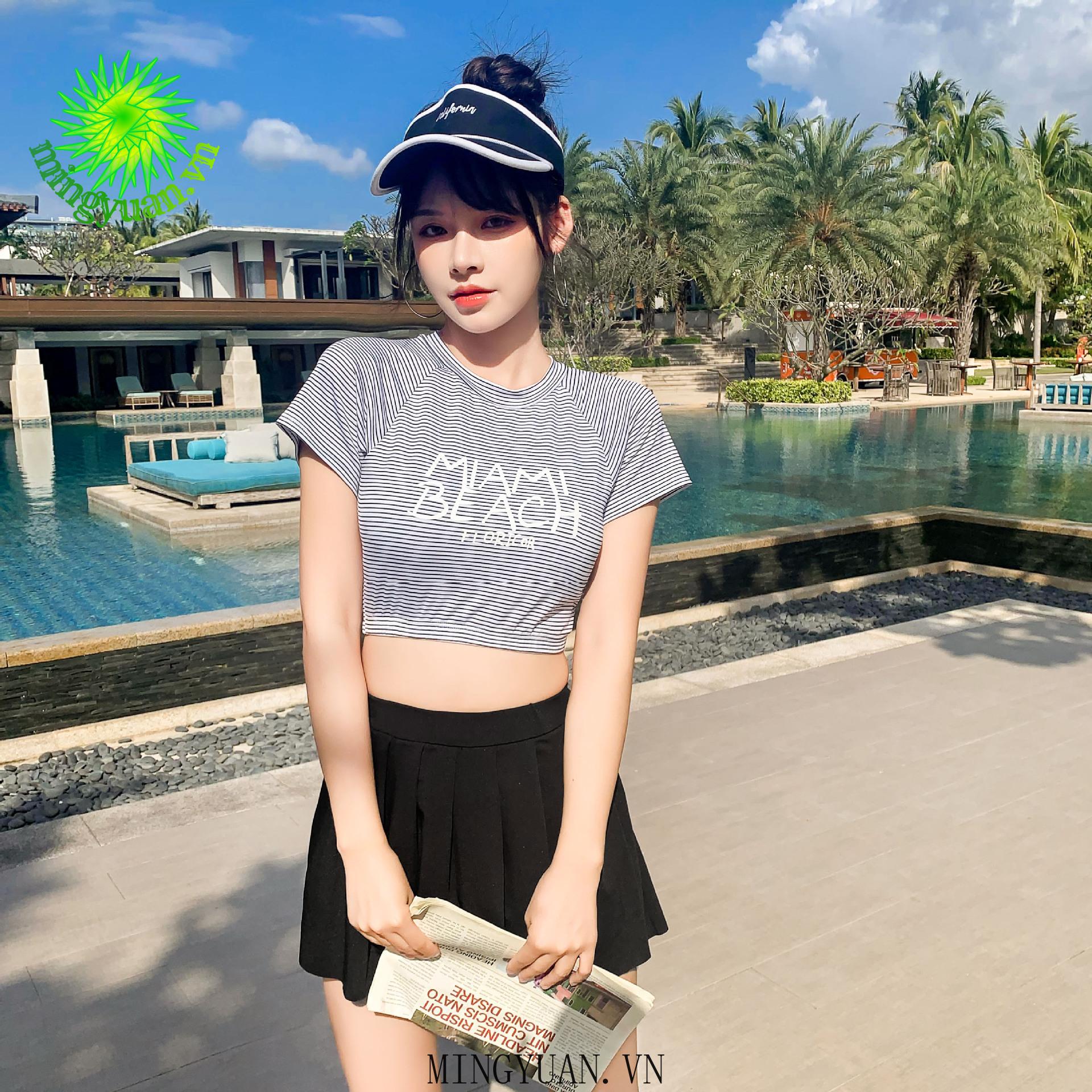 Bộ Đồ Bơi Liền Thân Ôm Dáng Xinh Xắn Dành Cho Nữ