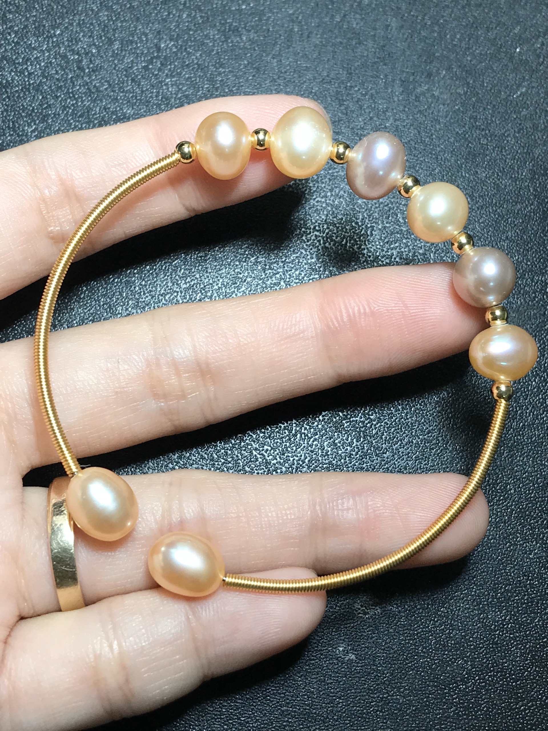 Vòng tay ngọc trai handmade đan dây đồng rất xinh