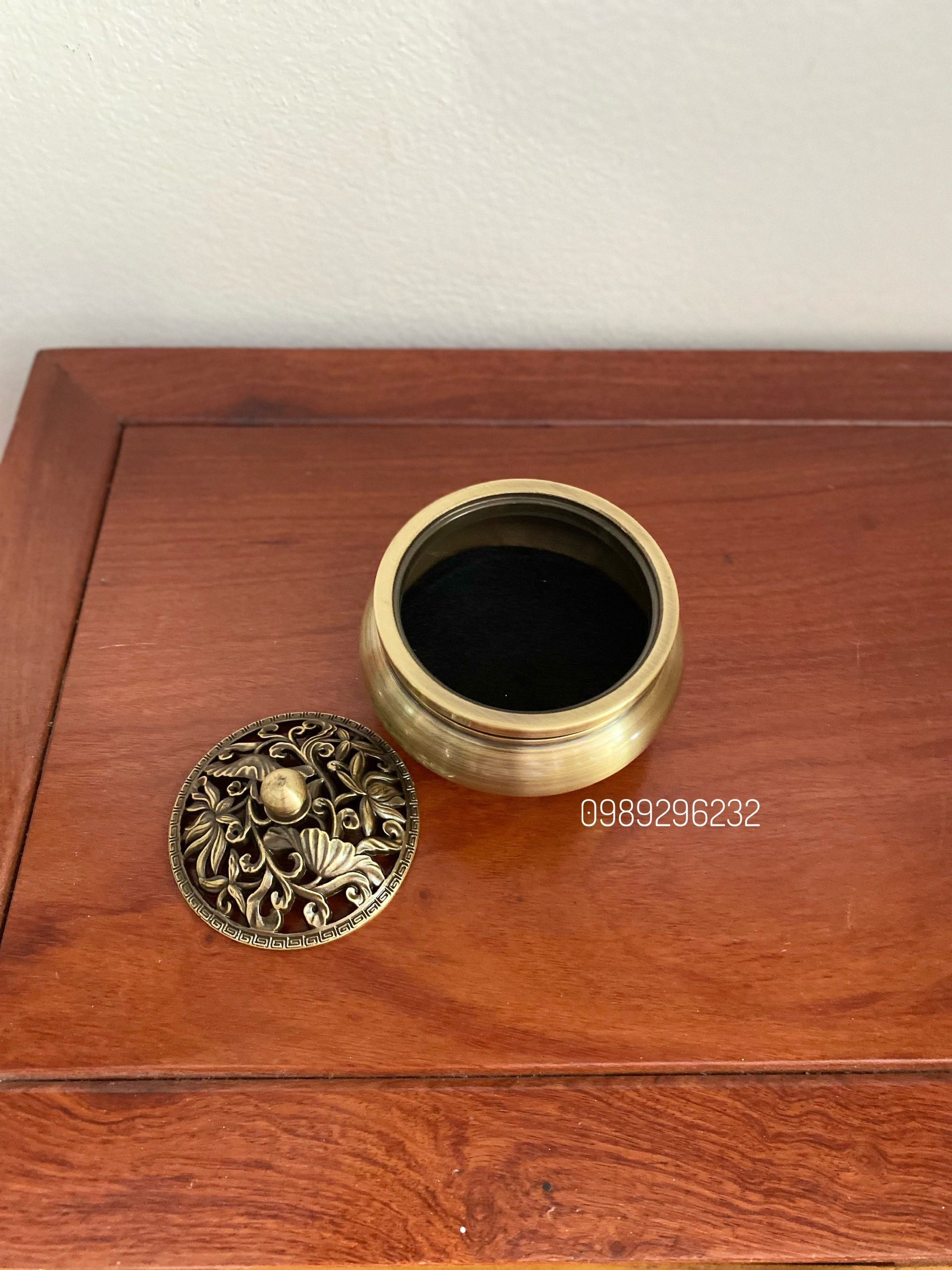 Lư hương xông trầm bằng đồng đúc nguyên khối nắp dây lá cây hoa