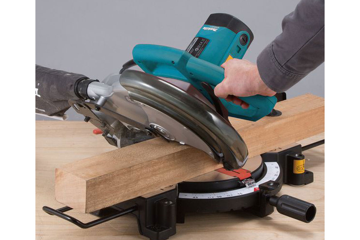 Máy cắt nhôm 255mm Makita M2300B