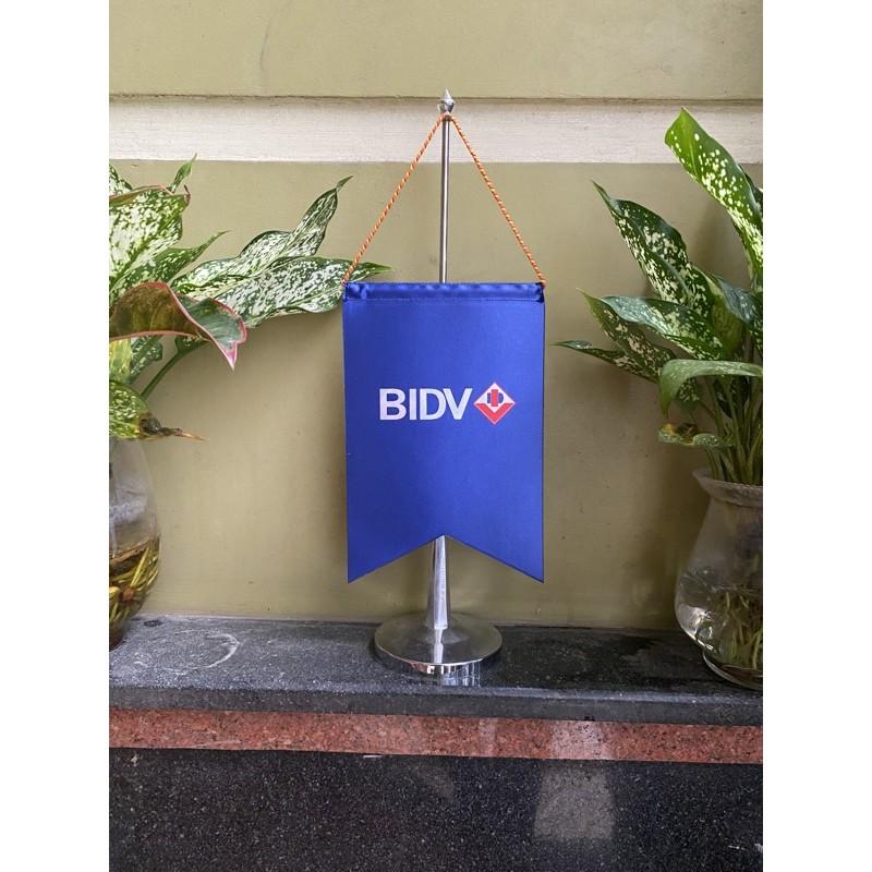 Cờ để bàn in logo công ty, in cờ để bàn