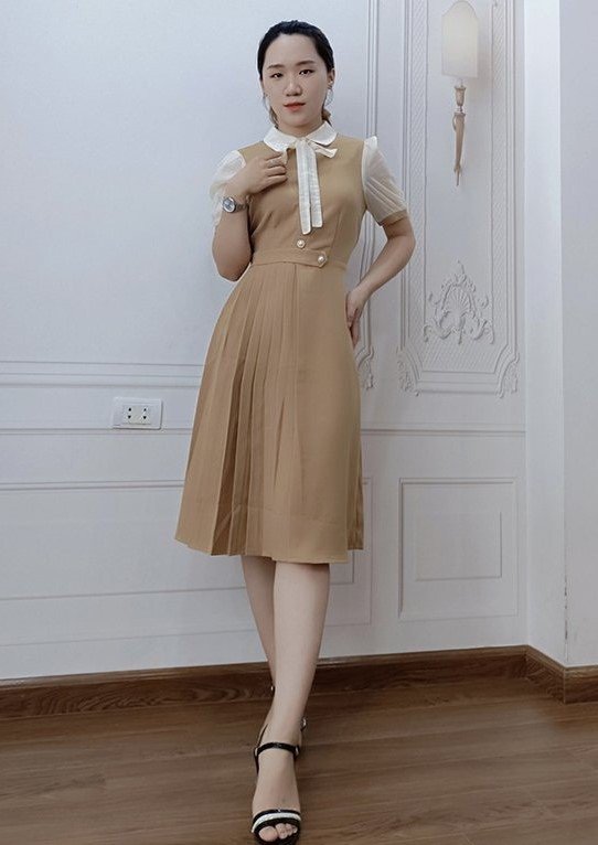 Váy vàng cổ đức phối tay cổ trắng - Size L