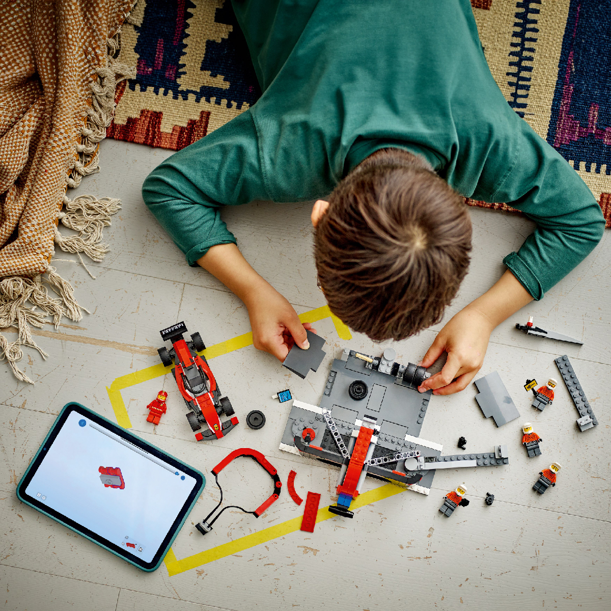 LEGO CITY 60443 Đồ Chơi Lắp Ráp Trạm Bảo Dưỡng Xe F1 (325 Chi Tiết)