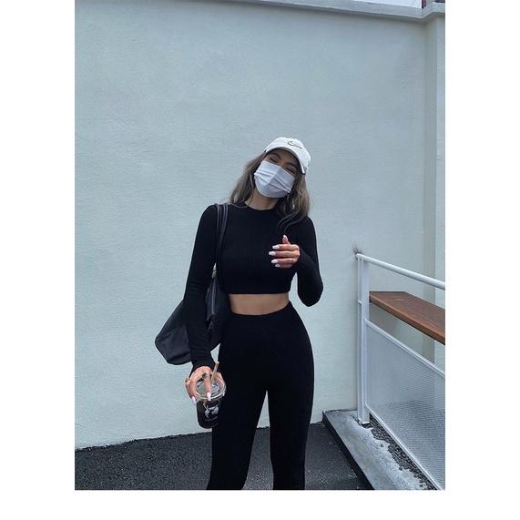 Set Black Uni chất Thun gân mềm gồm áo croptop dài tay với quần Flare Pants chất thun gân mịn độ co giãn cao