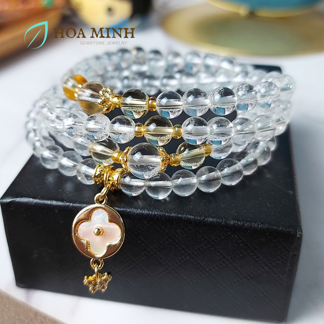 Vòng chuỗi 108 hạt Thạch Anh Trắng pha lê size hạt 6 li phối charm cỏ 4 lá và bướm nhỏ đính đá, ốp hoa, thạch anh vàng