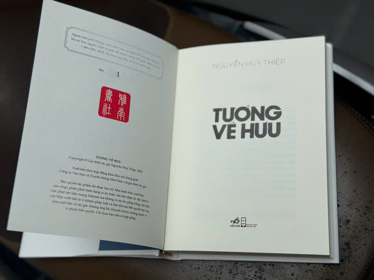 (Ấn bản giới hạn, Bìa cứng, Đánh số 555 bản) VIỆT NAM DANH TÁC – TƯỚNG VỀ HƯU – Nguyễn Huy Thiệp – Nhã Nam
