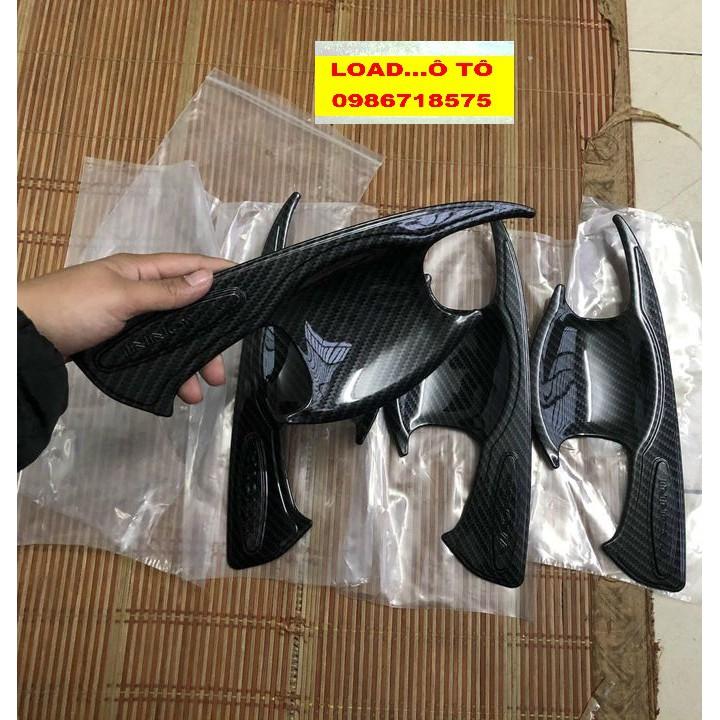 Ốp Tay Nắm, Hõm Cửa Xe Toyota Innova 2022-2017 Vân Carbon Màu Đen Cao Cấp
