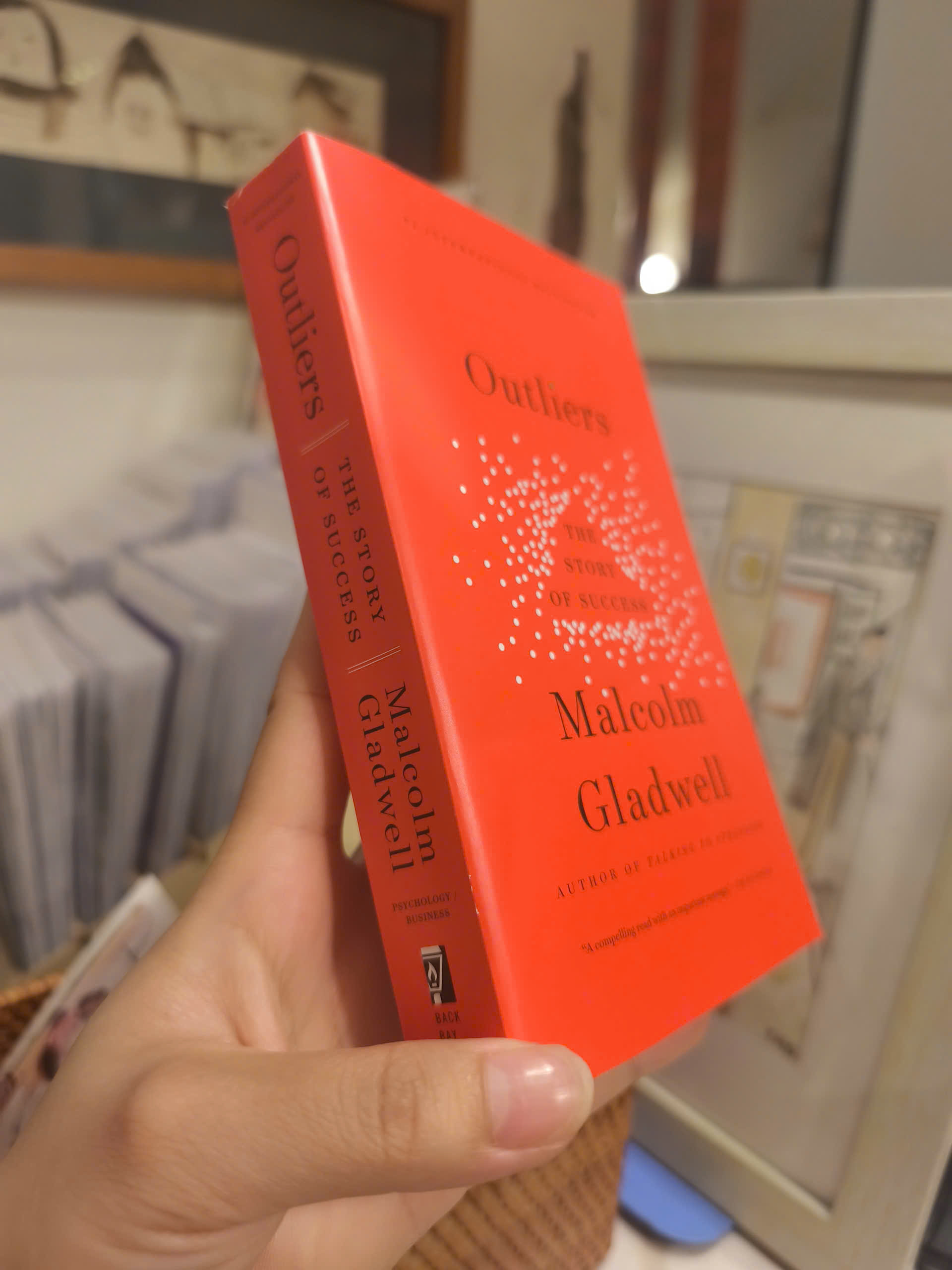 Sách - Outliers: The Story of Success by Malcolm Gladwell - Malcolm Gladwell, bestselling author