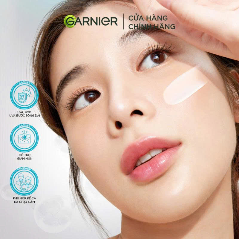 Kem Chống Nắng Garnier Phổ Rộng Kiềm Dầu Đến 12H &amp; Hỗ Trợ Giảm Mụn Spf 50+PA++++ 30ML