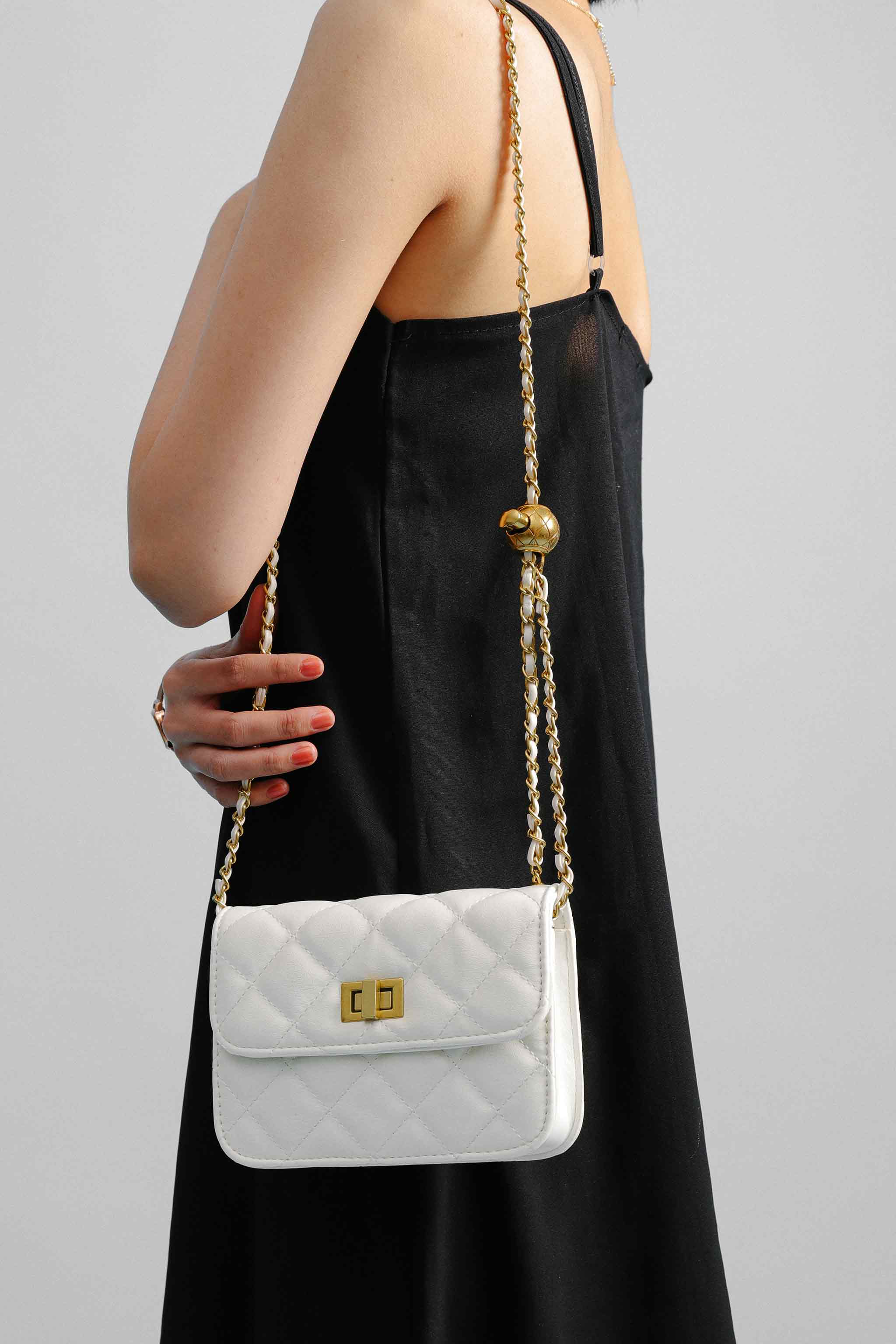 Túi Xách Nữ Đeo Chéo Ô Trám Dây Đeo Quả Cầu CHIPVN - B910