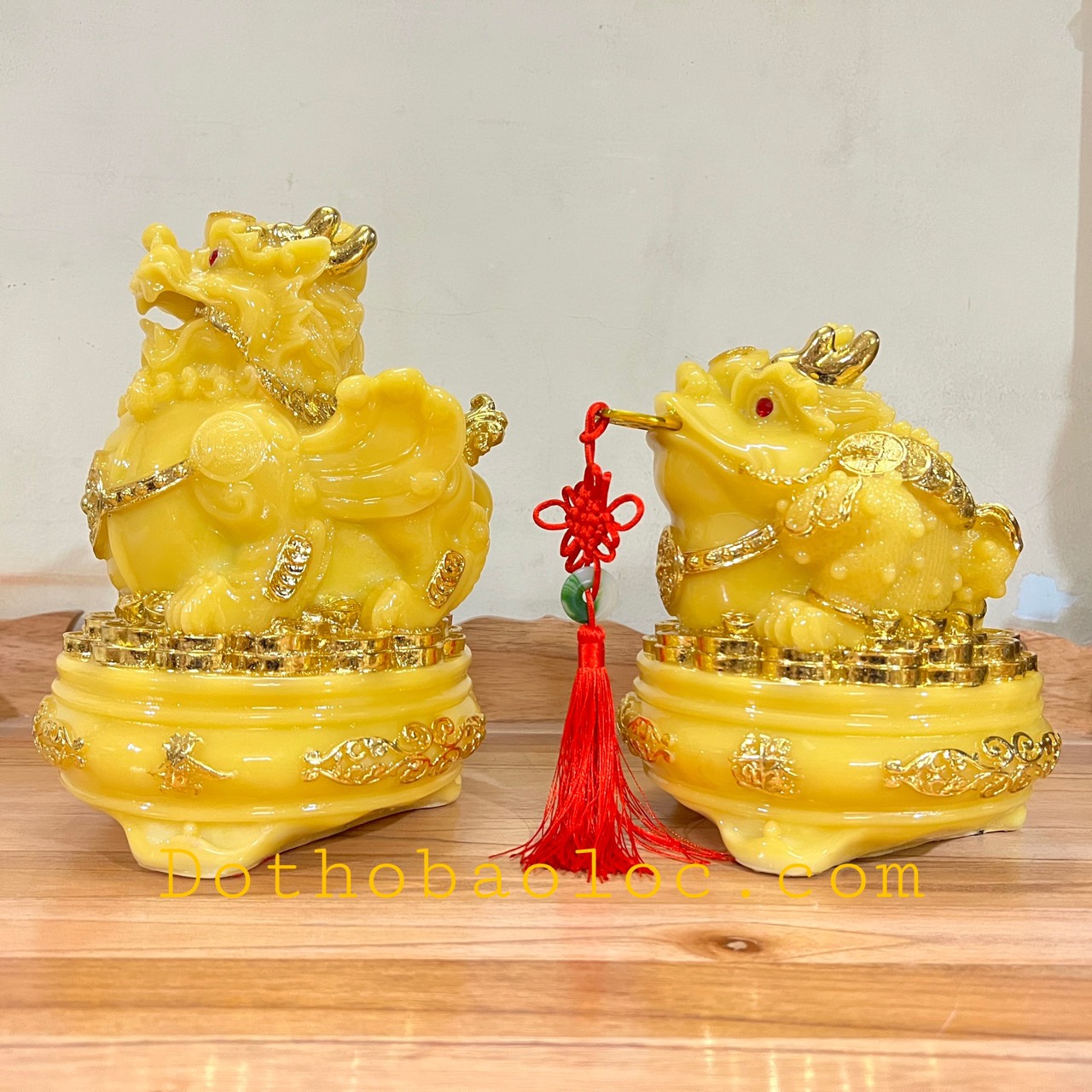 Combo Tượng Tỳ Hưu phong thủy và tượng thiềm thừ phong thủy để bàn thờ thần tài hoặc bàn làm việc – Màu vàng cỡ trung