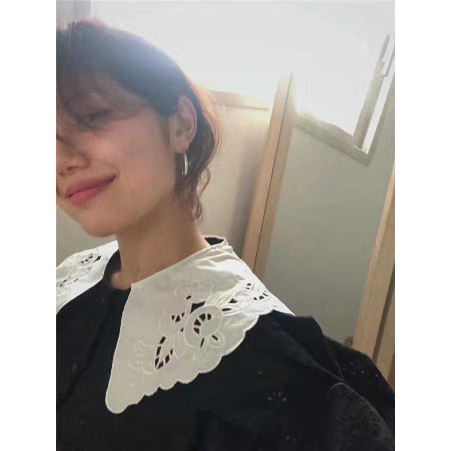 Áo sơ mi lỗ mix cổ sen cá tính