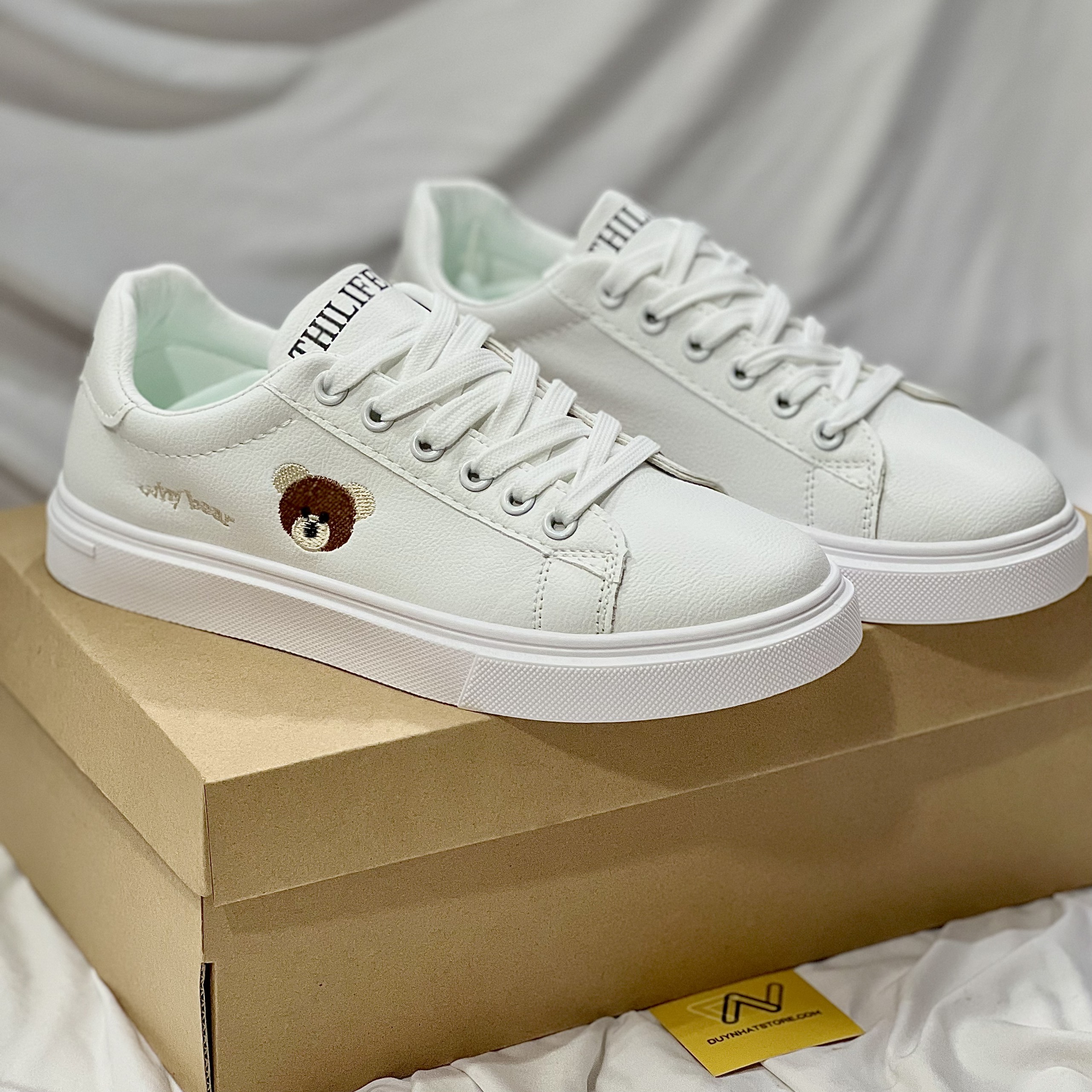 Giày Thể Thao Nữ Màu Trắng Phối Hình Gấu Duy Nhật Store Sang Bonsai Uzzang Đẹp Đế 2cm Êm Sneaker Bata Trendy Đơn Giản