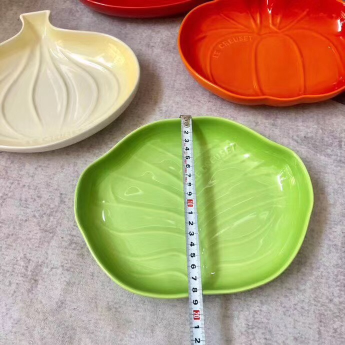 Đĩa le creuset hình quả bí ngô, cà chua, đường kính 23cm