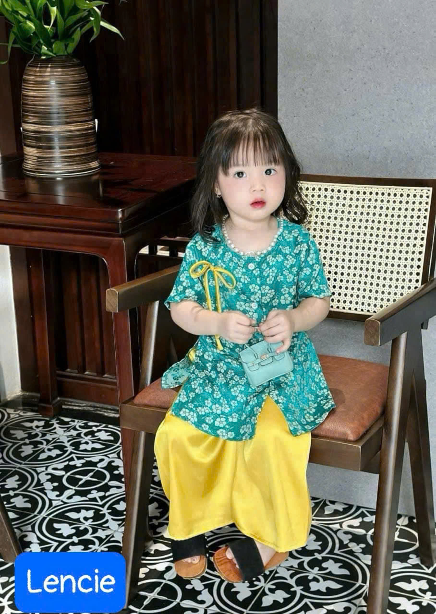 Bộ bà ba cho bé gái đi chơi biểu diễn lễ tết noel giáng sinh năm mới đẹp từ 12-40kg chất lụa mềm mát