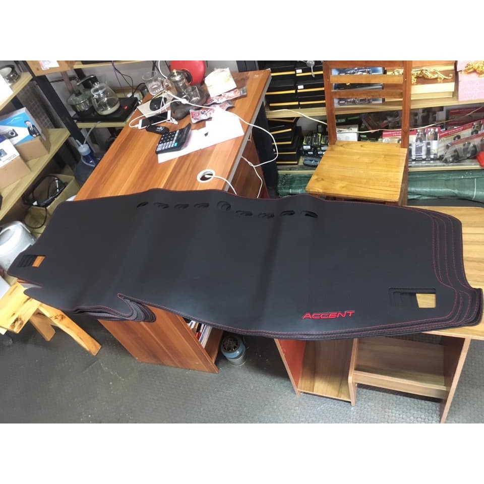 Thảm taplo da carbon xe Hyundai Accent 2018- 2022, chống nóng tốt, chống trơn trượt, vừa khít theo xe, vân cacbon cao cấp