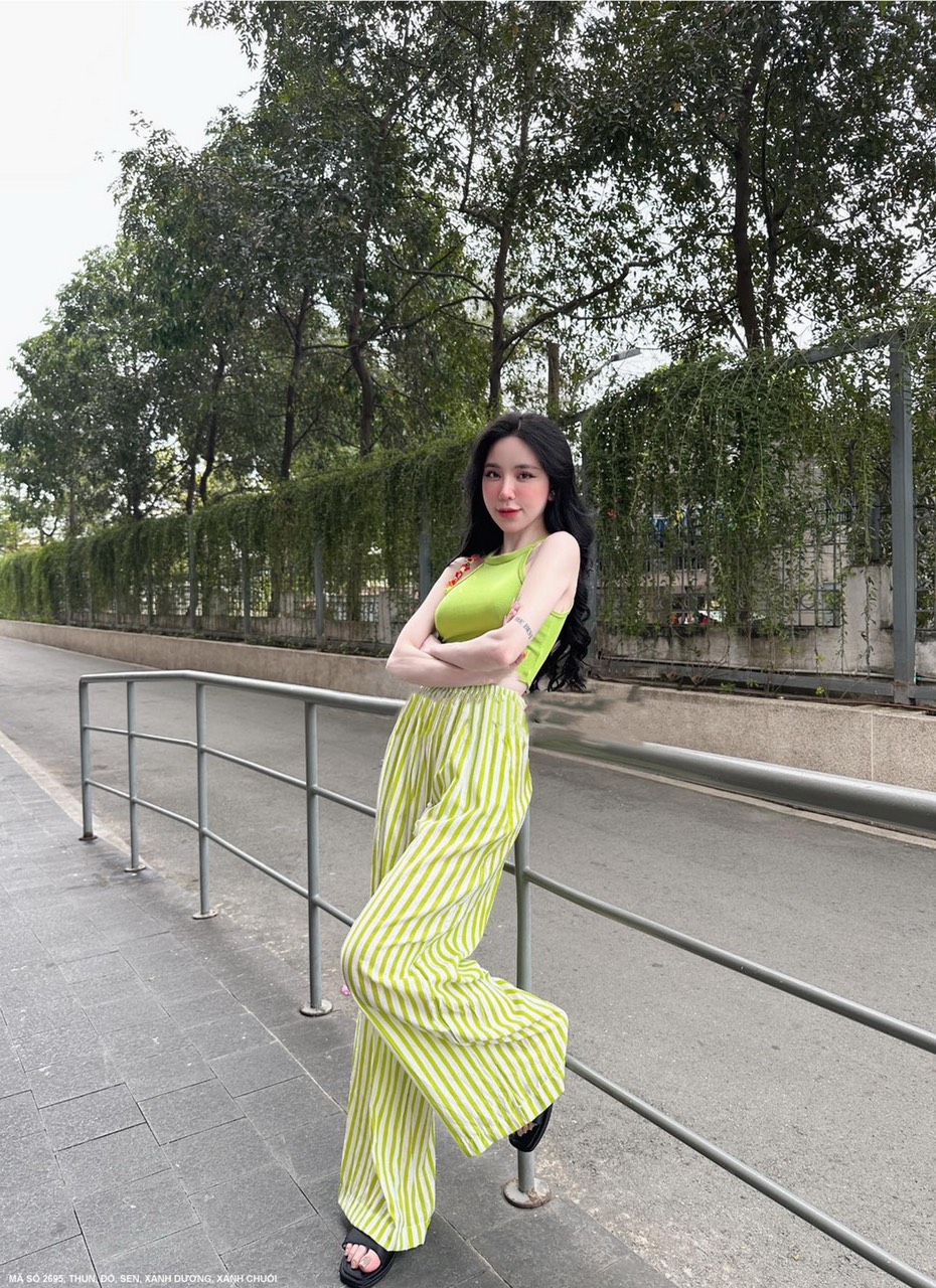 BỘ ÁO YẾM VÀ QUẦN DÀI SỌC CÁ TÍNH