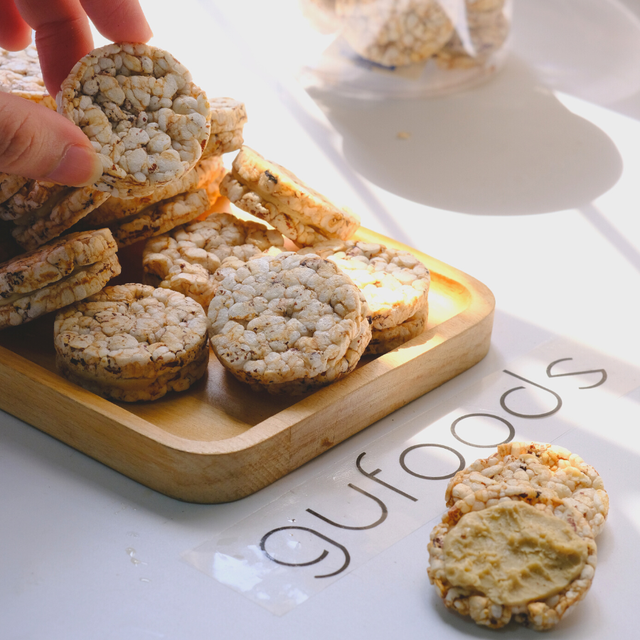 Snack gạo lứt kẹp bơ hạt GUfoods - Ăn kiêng, Ăn vặt healthy, Lành mạnh, Eat clean, Thực dưỡng - Bánh kẹo Tết - Quà Tết