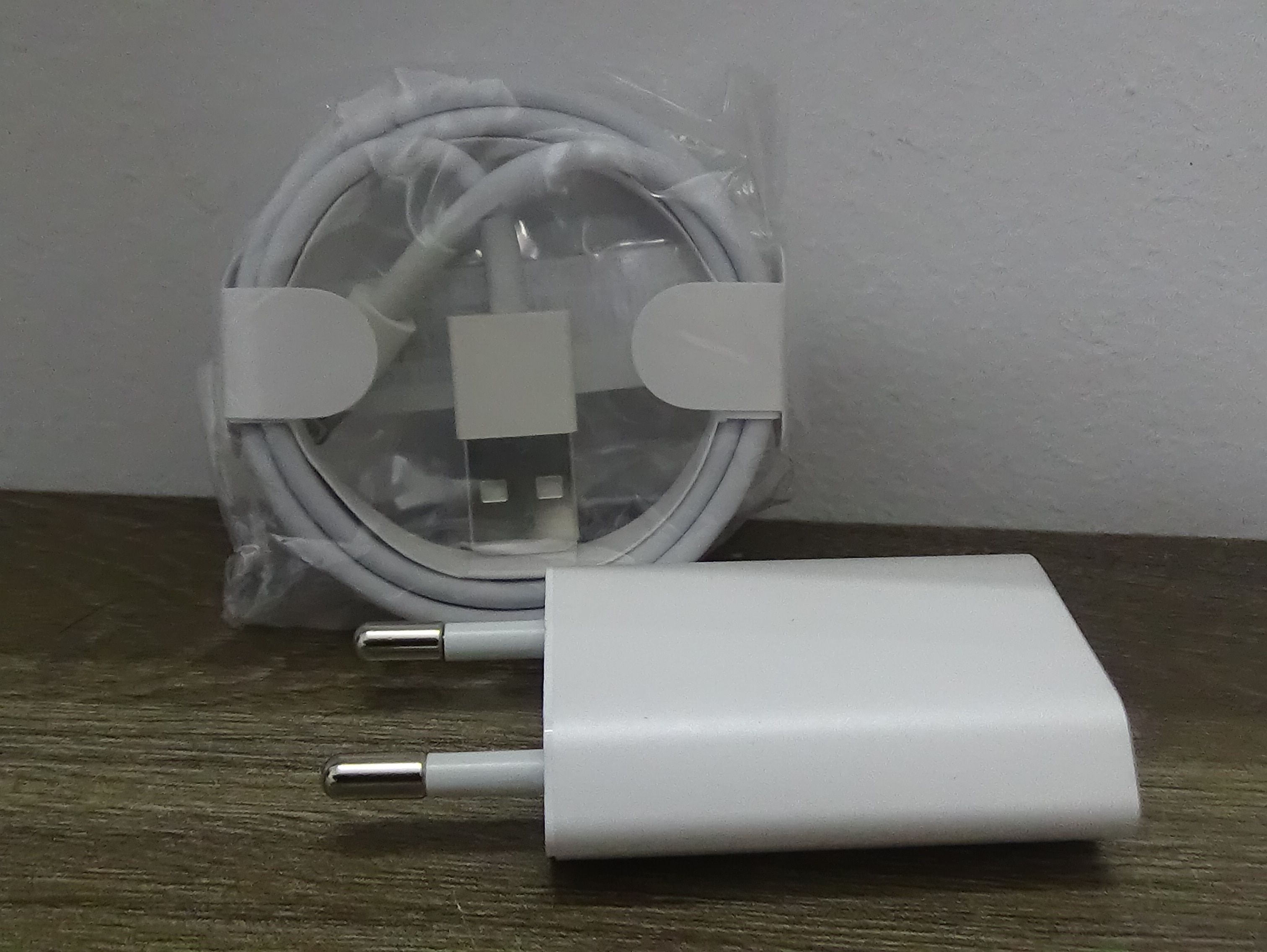 Combo bộ Sạc Nhanh dành cho iPhone 6 (gồm Adapter dẹt và cáp) màu trắng