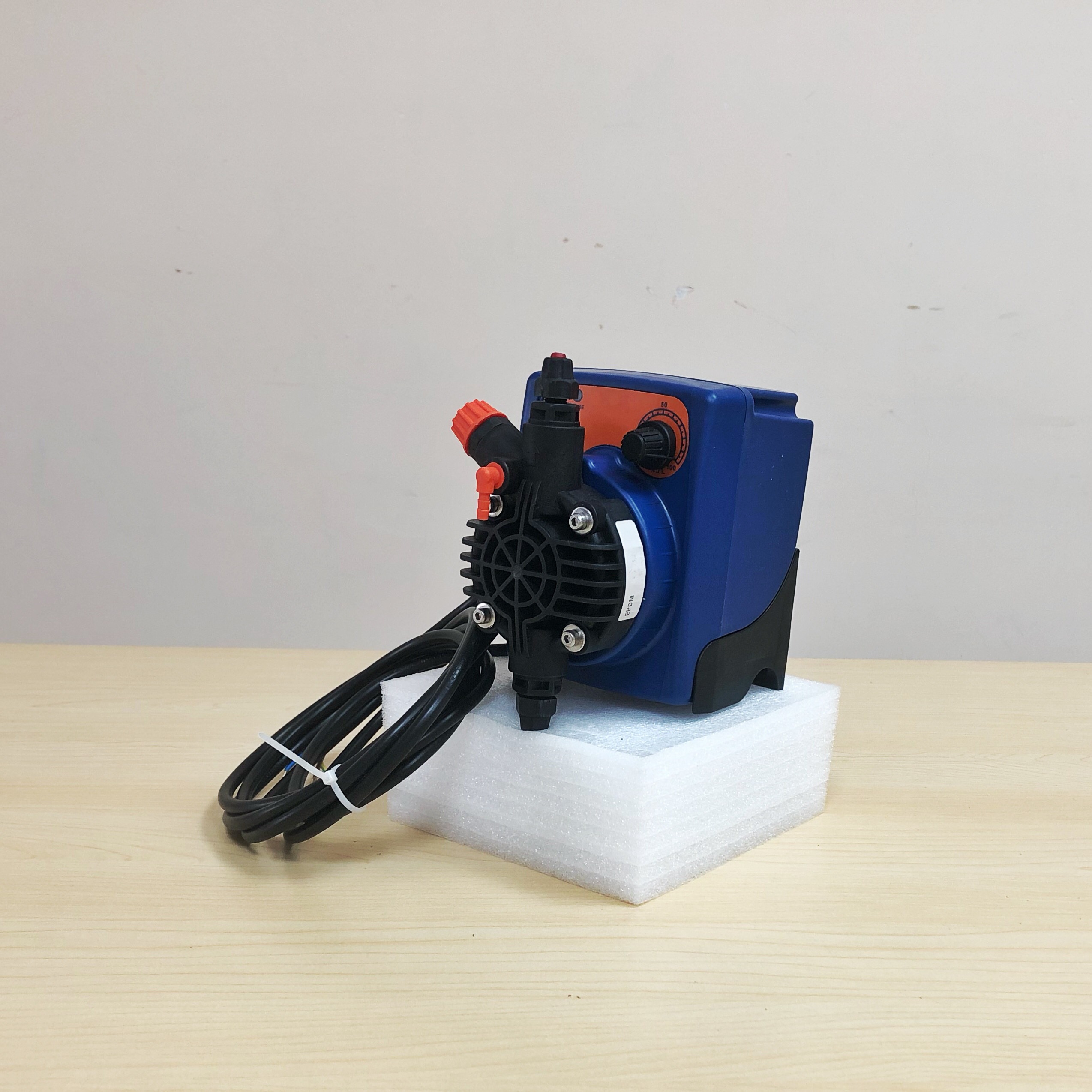 Máy bơm định lượng kiểu điện từ