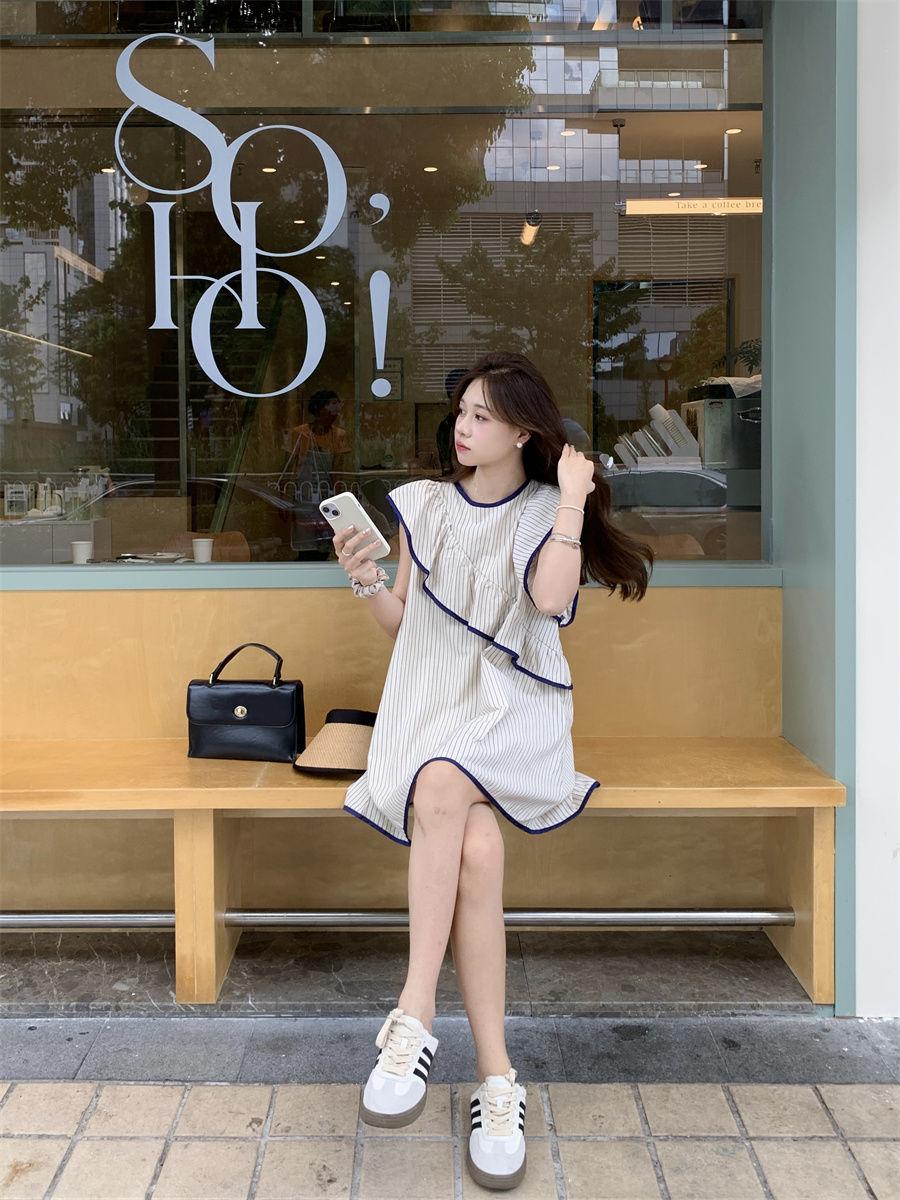 CHENGRUI Morjin sọc nhỏ tay áo đầm mùa hè nữ Hàn Quốc viền lá sen không đều tay búp bê váy