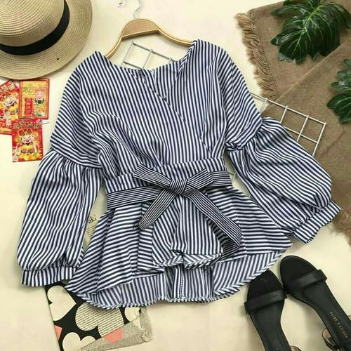 Áo Kiểu Nữ Gia Công Cổ V Tay Phồng Dễ Thương (2 màu lựa chọn)