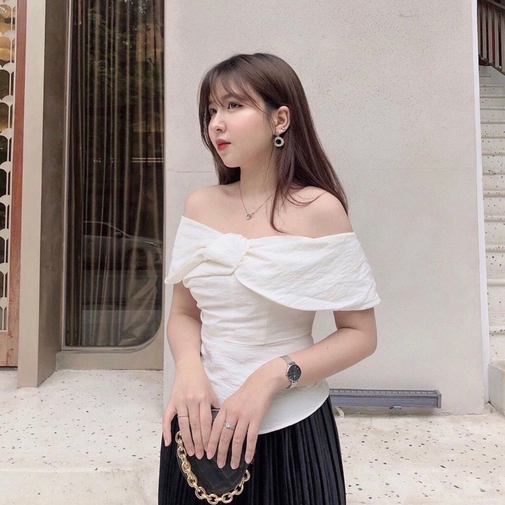 Áo peplum trắng nơ trễ vai có 2 cách mặc