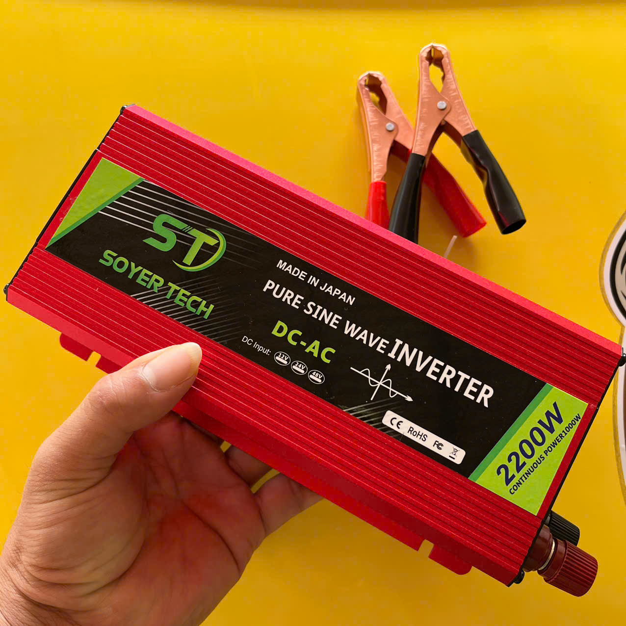 Kích Điện Sin Chuẩn 12V–220V 2200W Hàng Nhật – Lựa Chọn Tốt Cho Ô Tjô &amp; Gia Đình, đèn trang trí