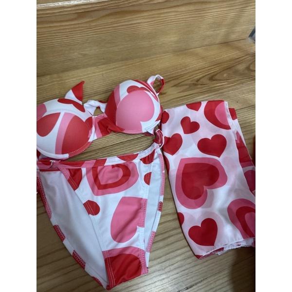 SET BIKIBI, ĐỒ BƠI ĐI BIỂN 3 MÓN ÁO GỌNG NÂNG NGỰC HỌA TIẾT TIM HỒNG TRẮNG KÈM KHĂN MẪU MỚI SEXY ODERI 111