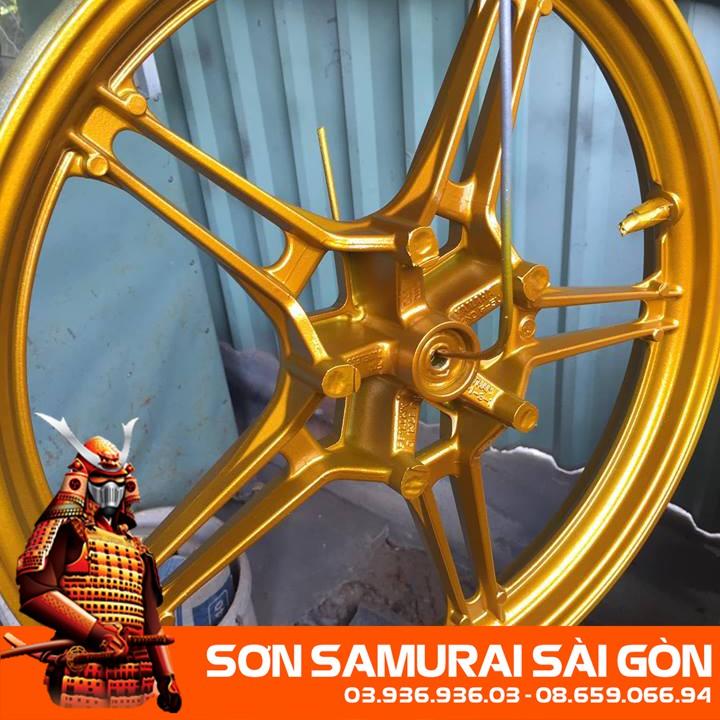 Sơn SAMURAI KUROBUSHI 1102 màu vàng honda chính hãng dành cho xe máy