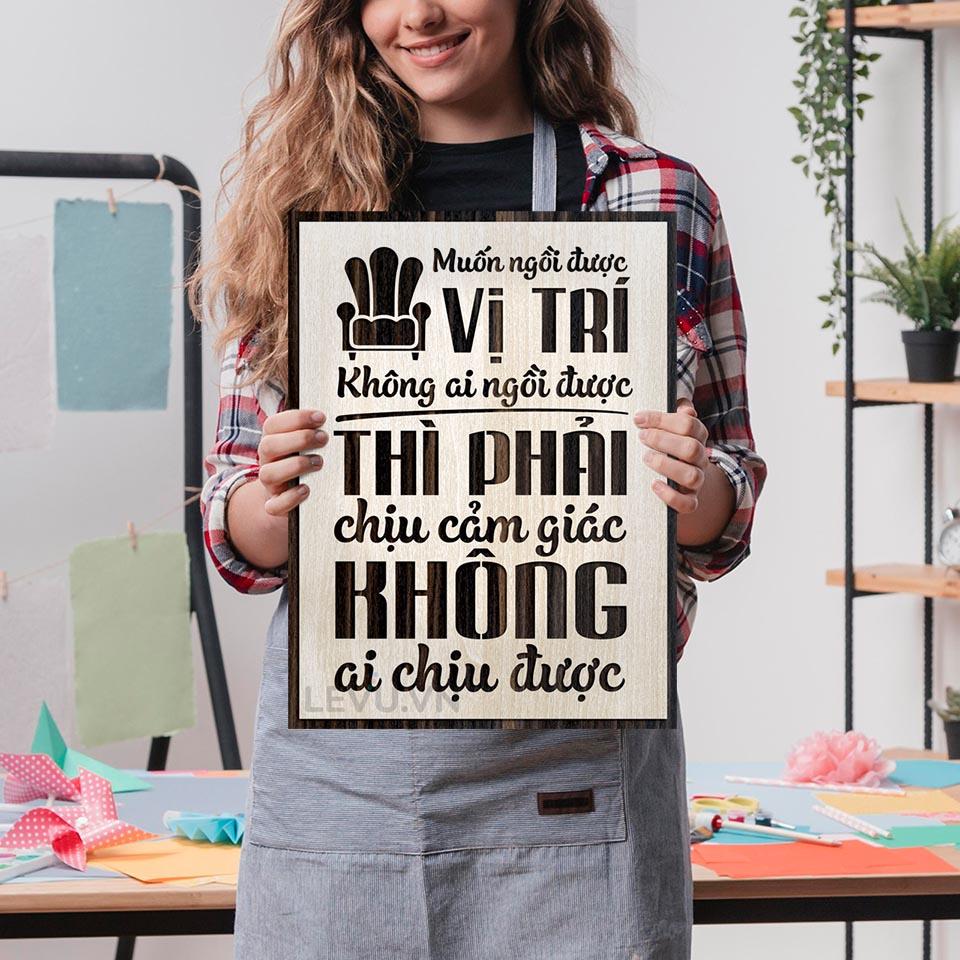 Tranh Slogan LEVU LV021 "Muốn ngồi ở vị trí không ai ngồi được thì phải chịu được cảm giác không ai chịu được"