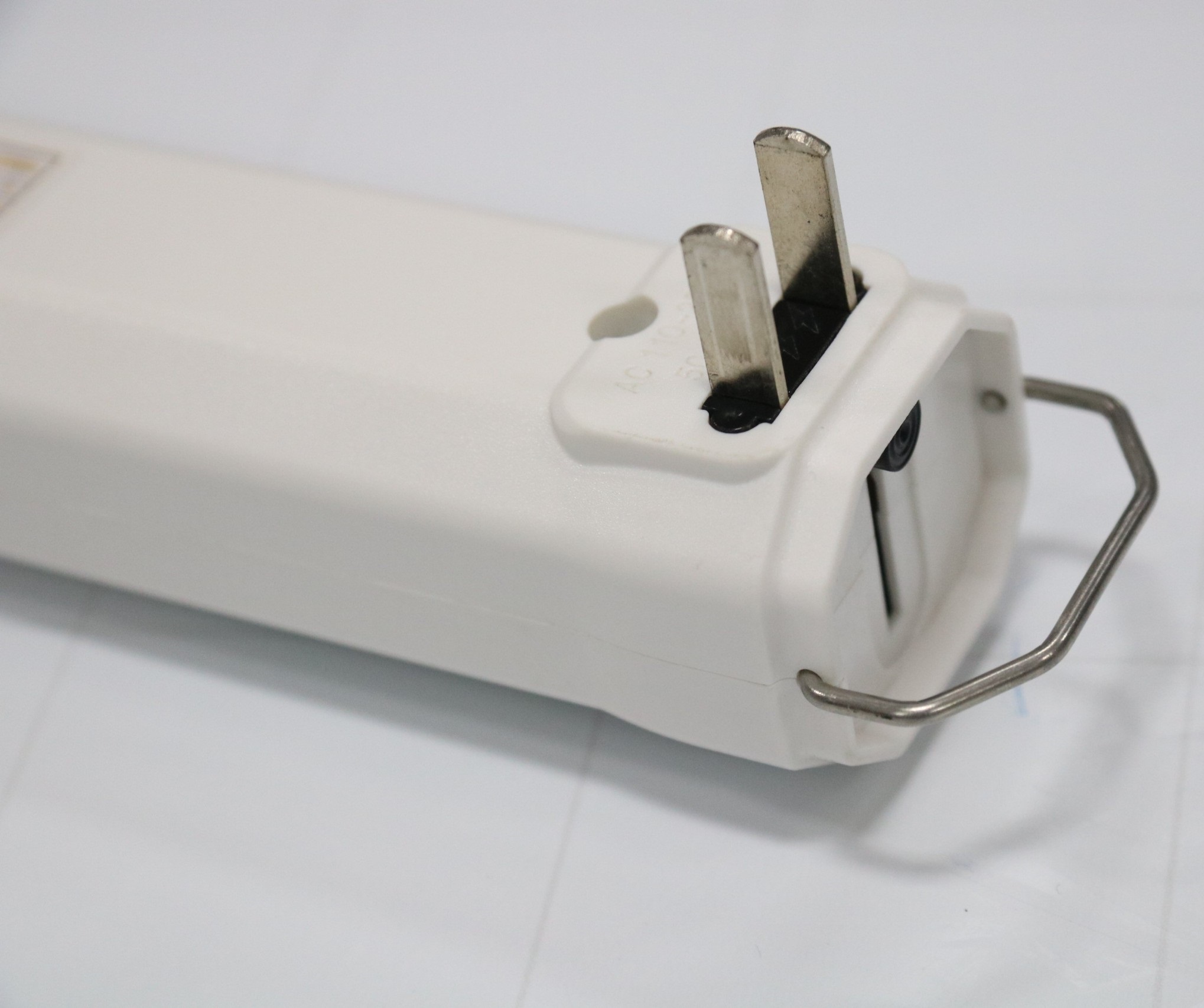 Vợt Muỗi Fujika FJ-VM608 - Màu Ngẫu Nhiên - Hàng Chính Hãng