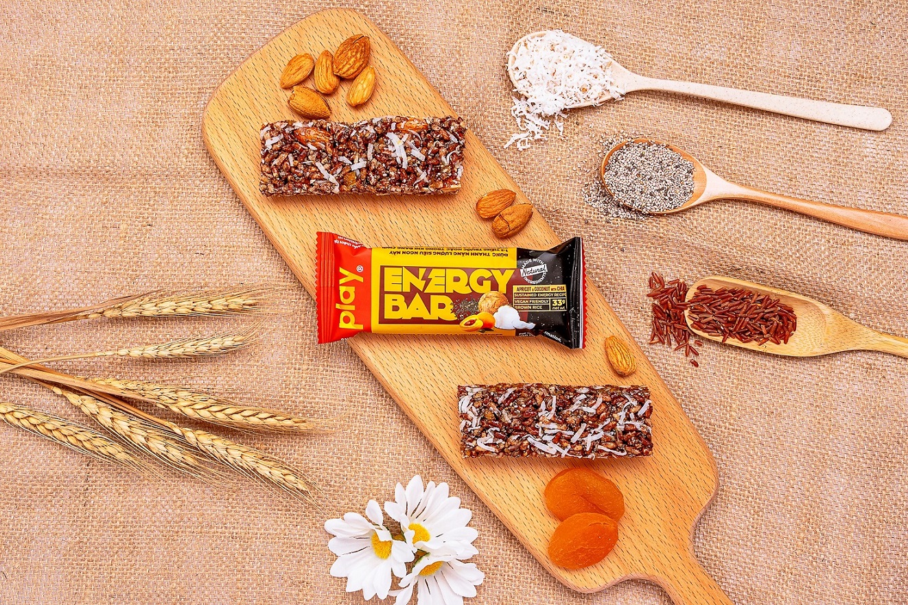 Hộp 12 thanh năng lượng PLAY vị mơ dừa – PLAY energy bar apricot &amp; coconut