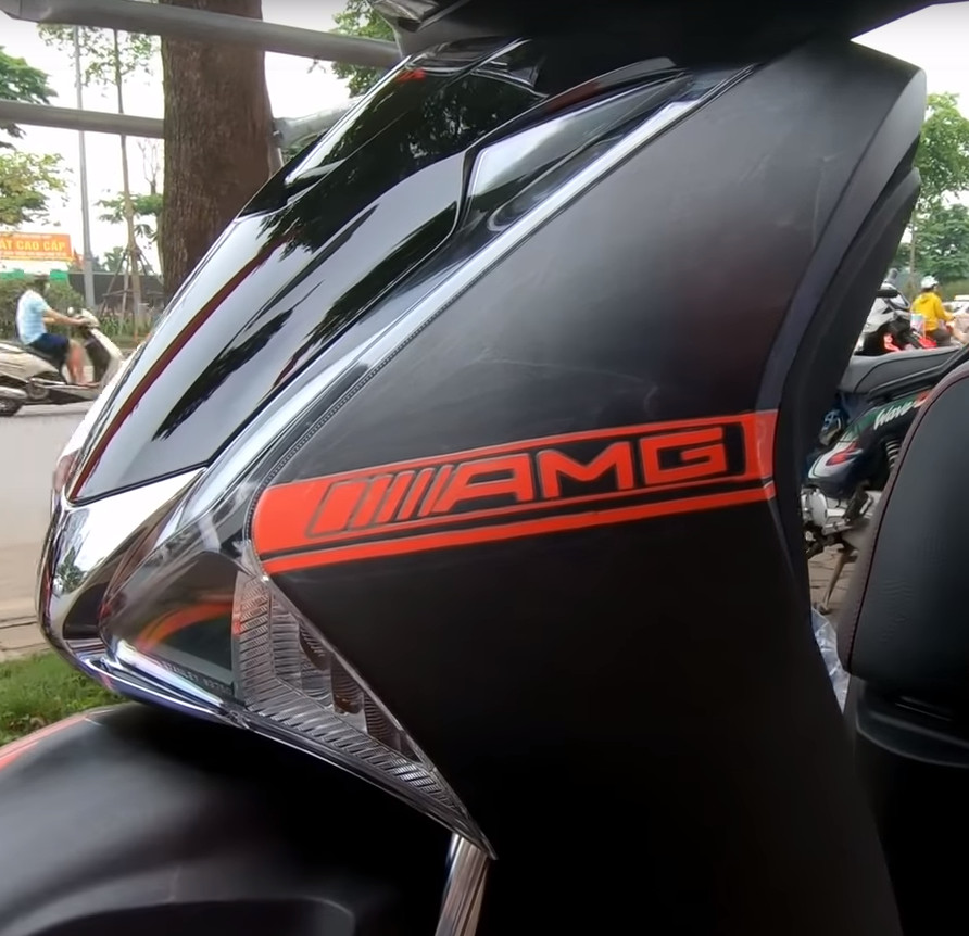 Tem chỉ  AMG ĐỎ - ĐEN dán cho xe máy honda SH - TB413