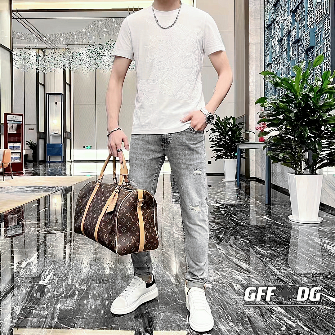 Áo thun nam ngắn tay cổ tròn TC với họa tiết thêu đính hạt độc đáo, chất cotton co dãn, lịch lãm, hợp thời trang-A55