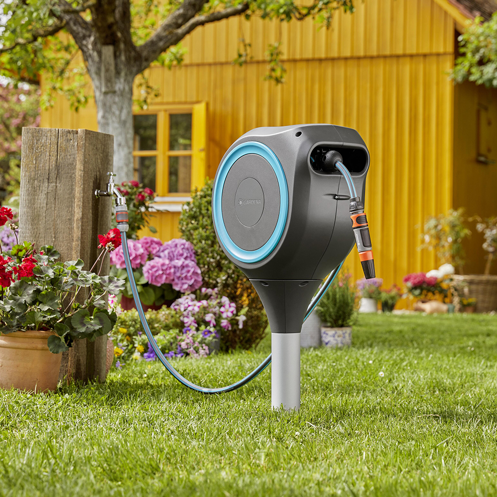 Bộ vòi tưới cây dây rút tự động 15 mét chân cắm đất Gardena 18604-20 hàng chính hãng