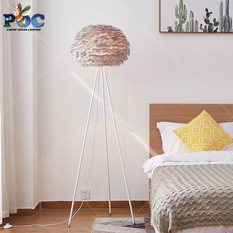 Đèn Ngủ Đứng Trang Trí Phòng Ngủ Chao Lông Vũ Cao Cấp Siêu Mềm Mịn Thân hợp Kim Mạ Vàng Sang Trọng POC ML9883