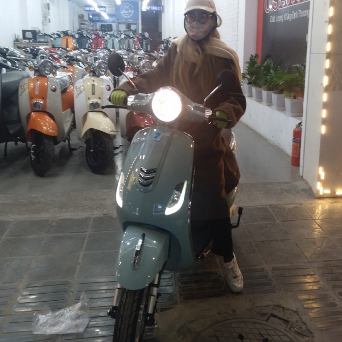 SẠC XE MÁY ĐIỆN VESPA CHUYÊN DỤNG - SIÊU BỀN - DÒNG ĐIỆN CHUẨN - NGẮT ĐIỆN TUYỆT ĐỐI - BẢO VỆ XE - KÉO DÀI TUỔI THỌ ẮC QUY - LOẠI 60V-20AH HOẶC 48V-20AH CHÂN ĐẶC