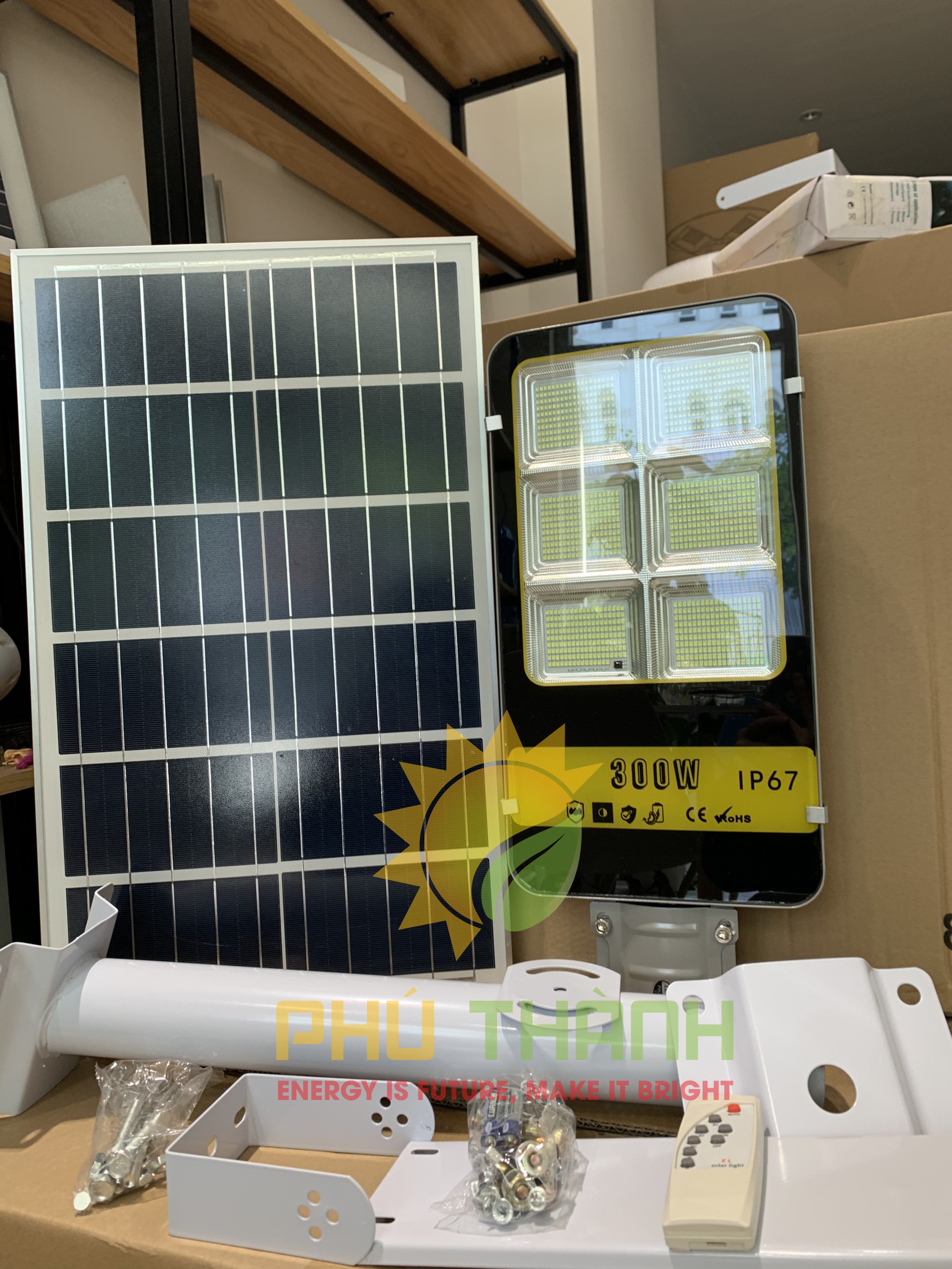Đèn đường năng lượng mặt trời 300W , 400W ZE300 ZE400 , có cần đèn, có điều khiển từ xa, Bảo Hành 2 năm
