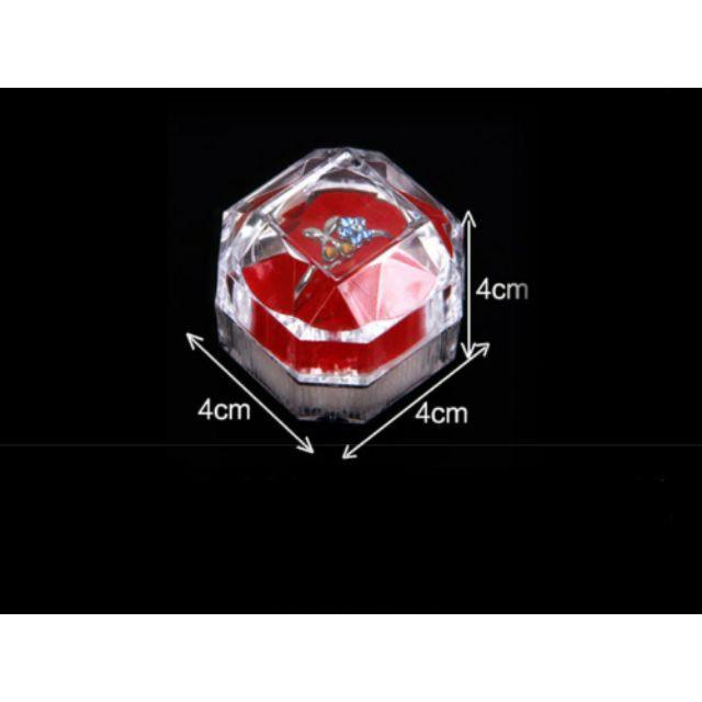Hộp trong suốt đựng nhẫn/bông tai