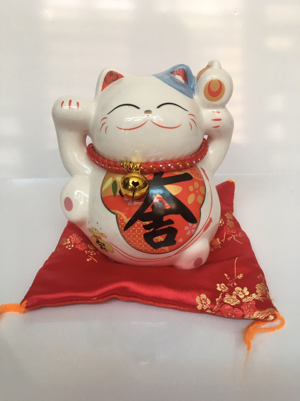 Chú mèo &quot;thần tài&quot; –  Maneki Neko – bằng sứ cao cấp