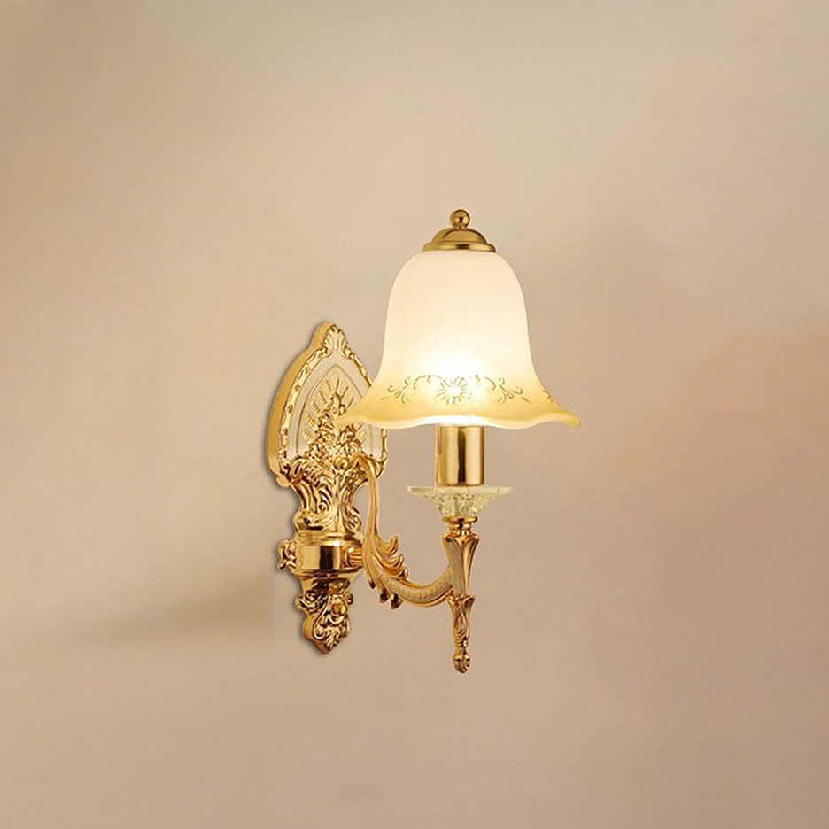 Đèn ngủ Treo Tường phong cách cổ điển chao thủy tinh trang trí phòng khách
