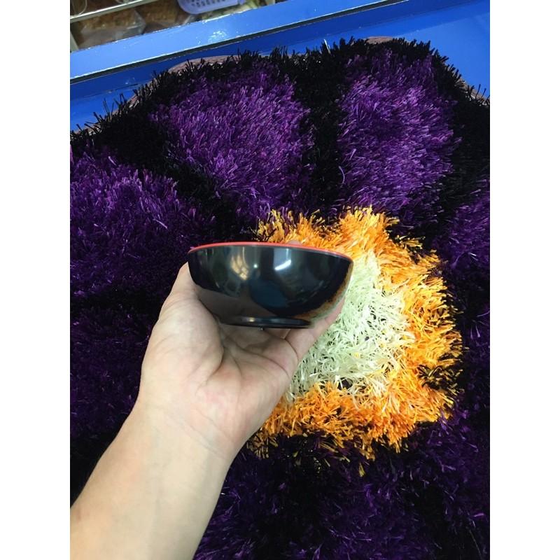 Chén chấm đỏ đen