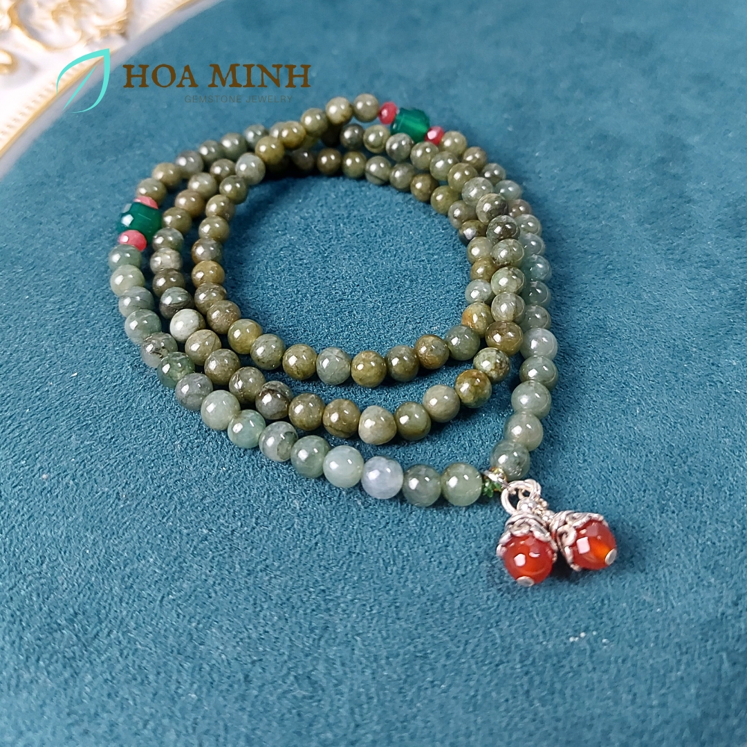 Vòng tay chuỗi 108 hạt Cẩm Thạch dầu theo dải màu size 5.6 li phối thạch anh xanh vuông, bánh xe mã não hồng cắt giác và charm bạc bọc mã não đỏ