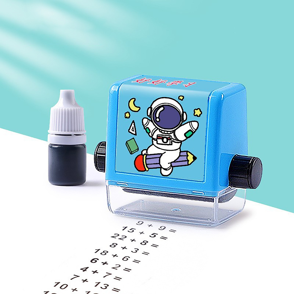 Máy In Mini Con Lăn Tạo Phép Tính Cộng, Trừ, Nhân, Chia Đơn Giản - Ra Bài Tập Toán Cho Các Bé Tiểu Học (Tặng kèm lọ mực)